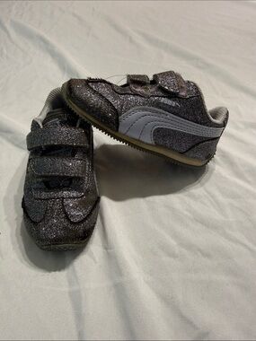 Puma Kids Glitter Velcro Sneakers in Silver and White